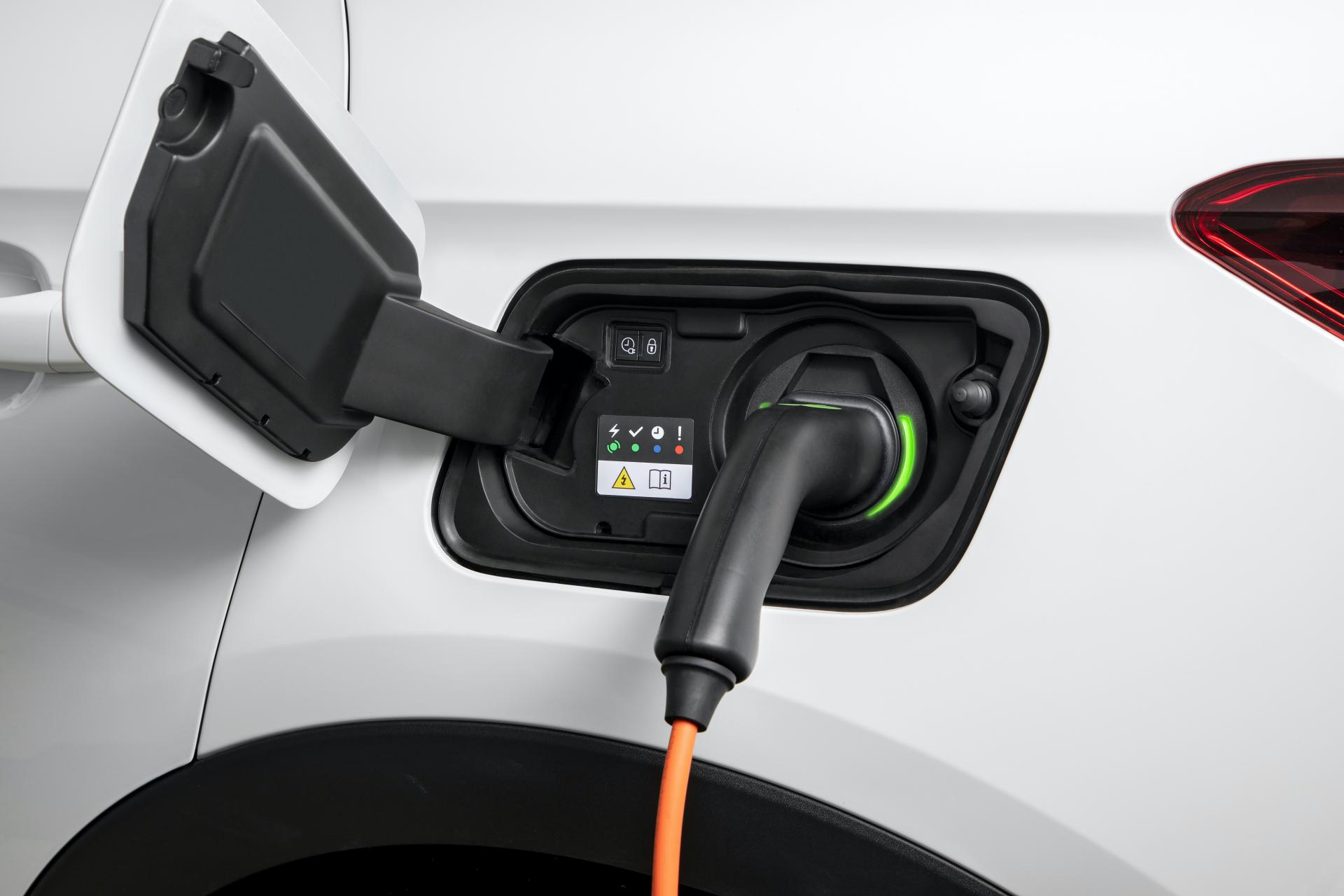 Opel And Vauxhall Launch FWD Grandland X Plug-In Hybrid With 221 HP