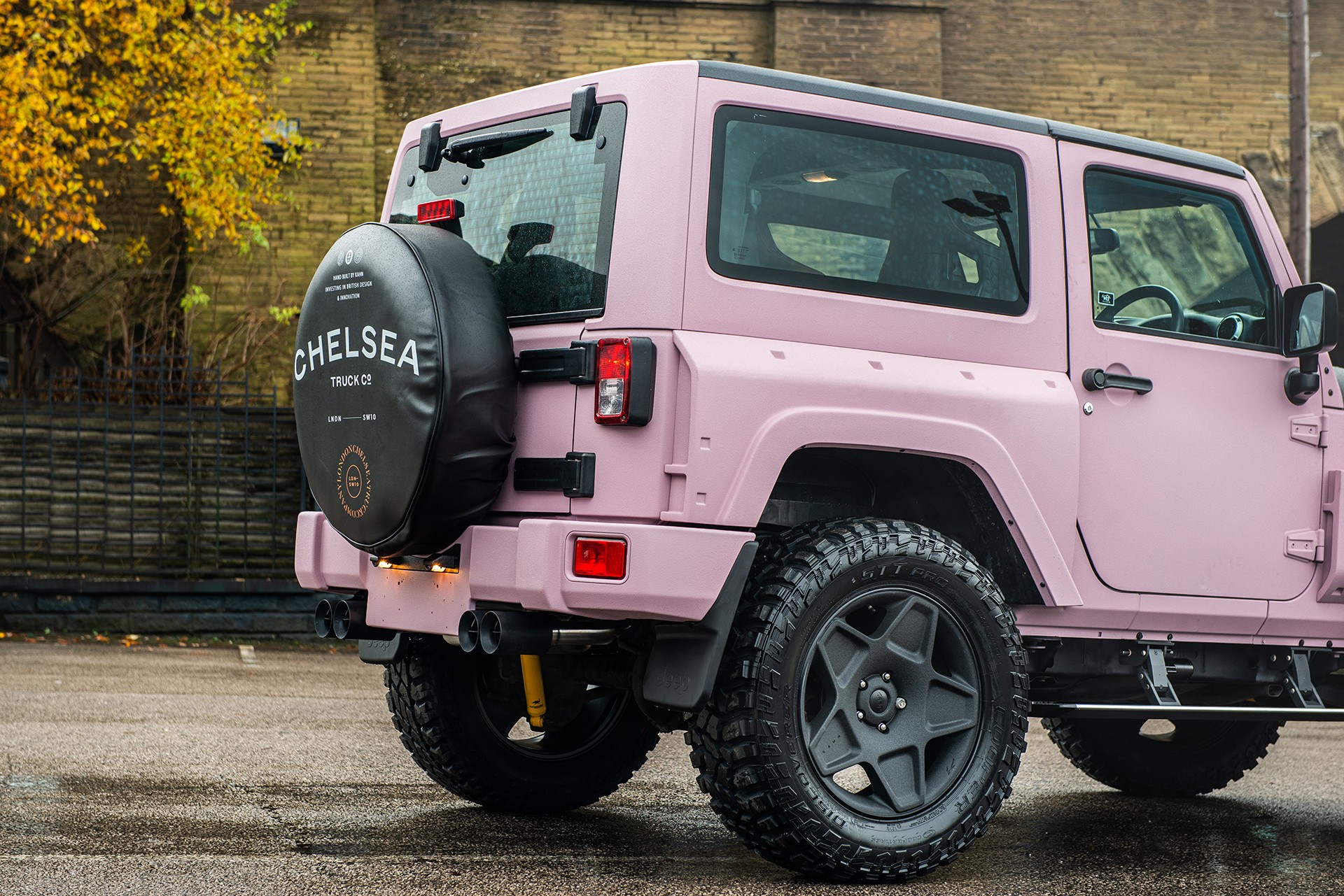 Become The Talk Of The Town With This Pink Jeep Wrangler