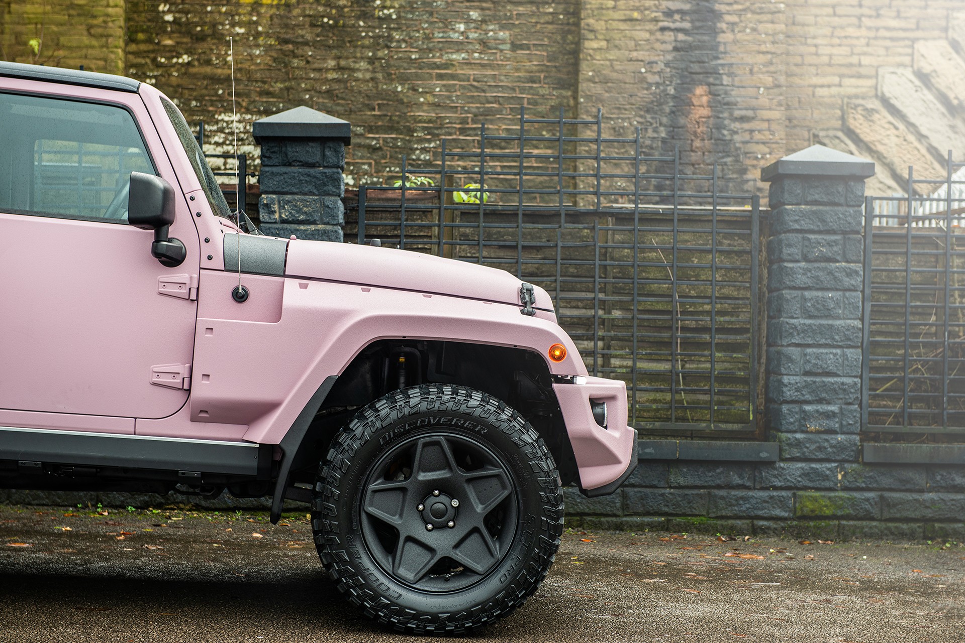 Become The Talk Of The Town With This Pink Jeep Wrangler