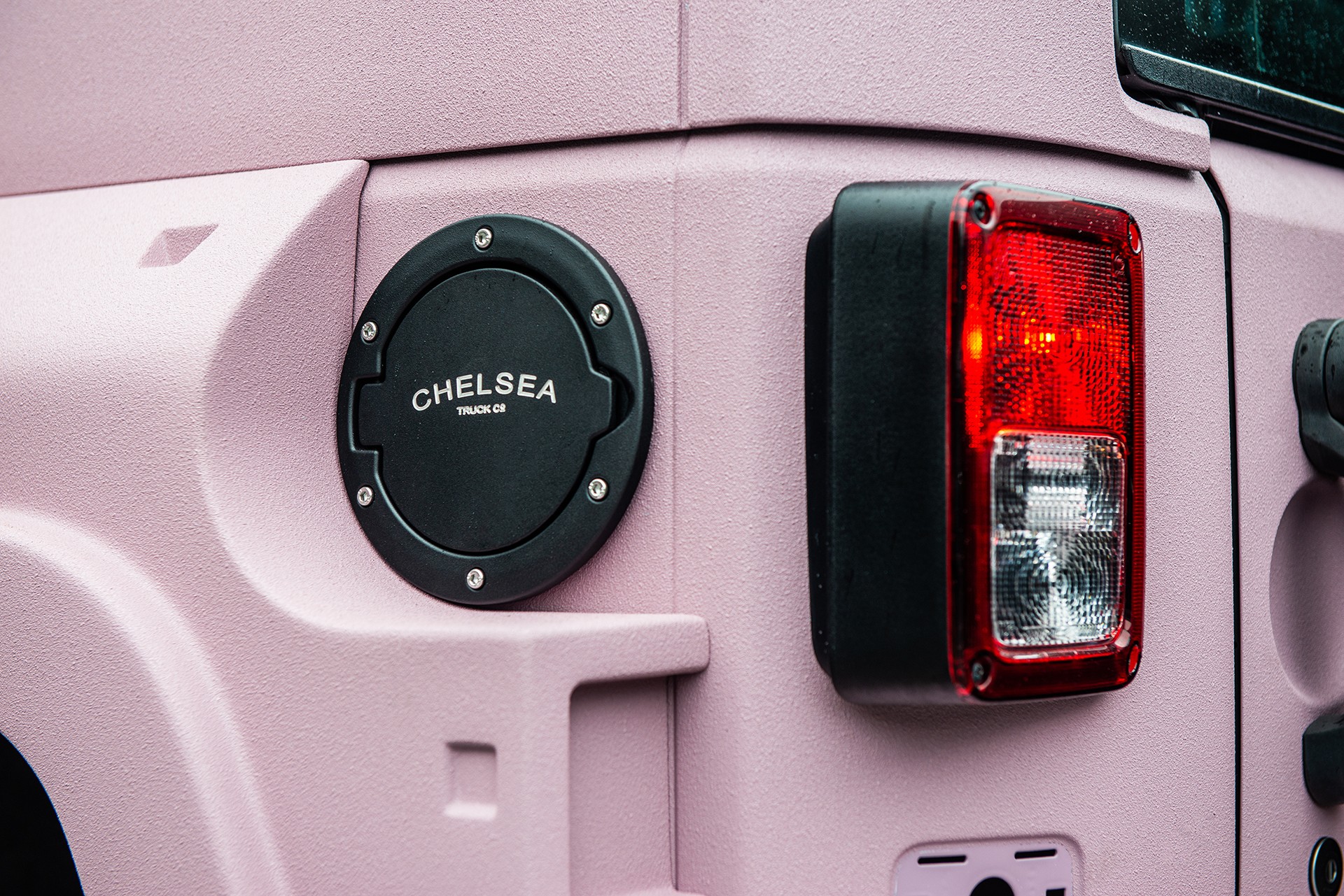 Become The Talk Of The Town With This Pink Jeep Wrangler