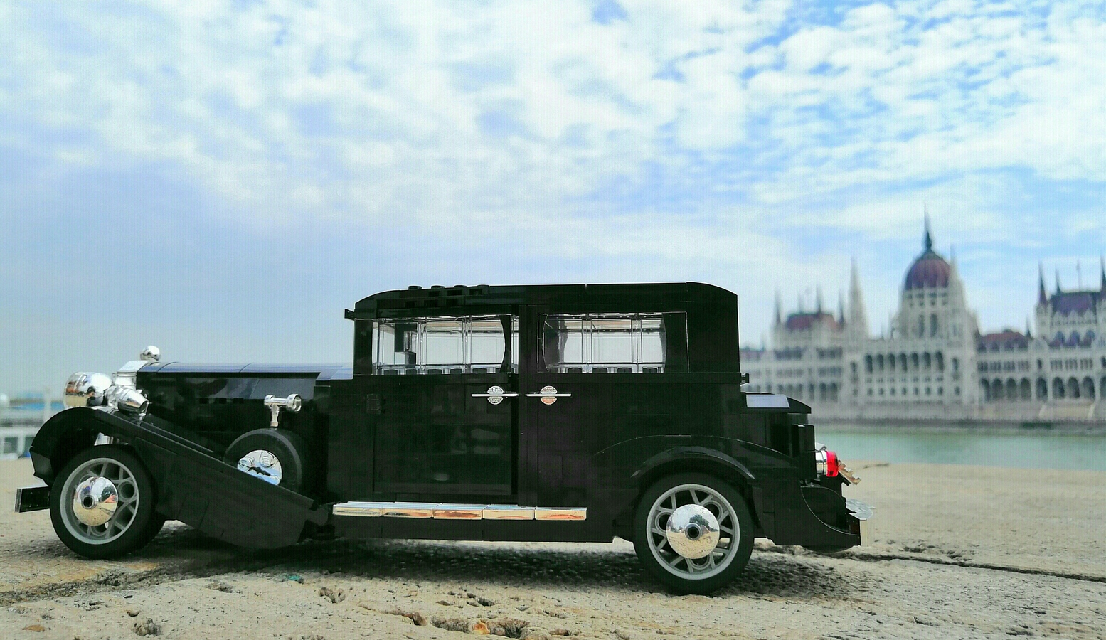 1933 Cadillac 355C Is One Of The Finest Amateur Lego Projects We’ve Seen So Far