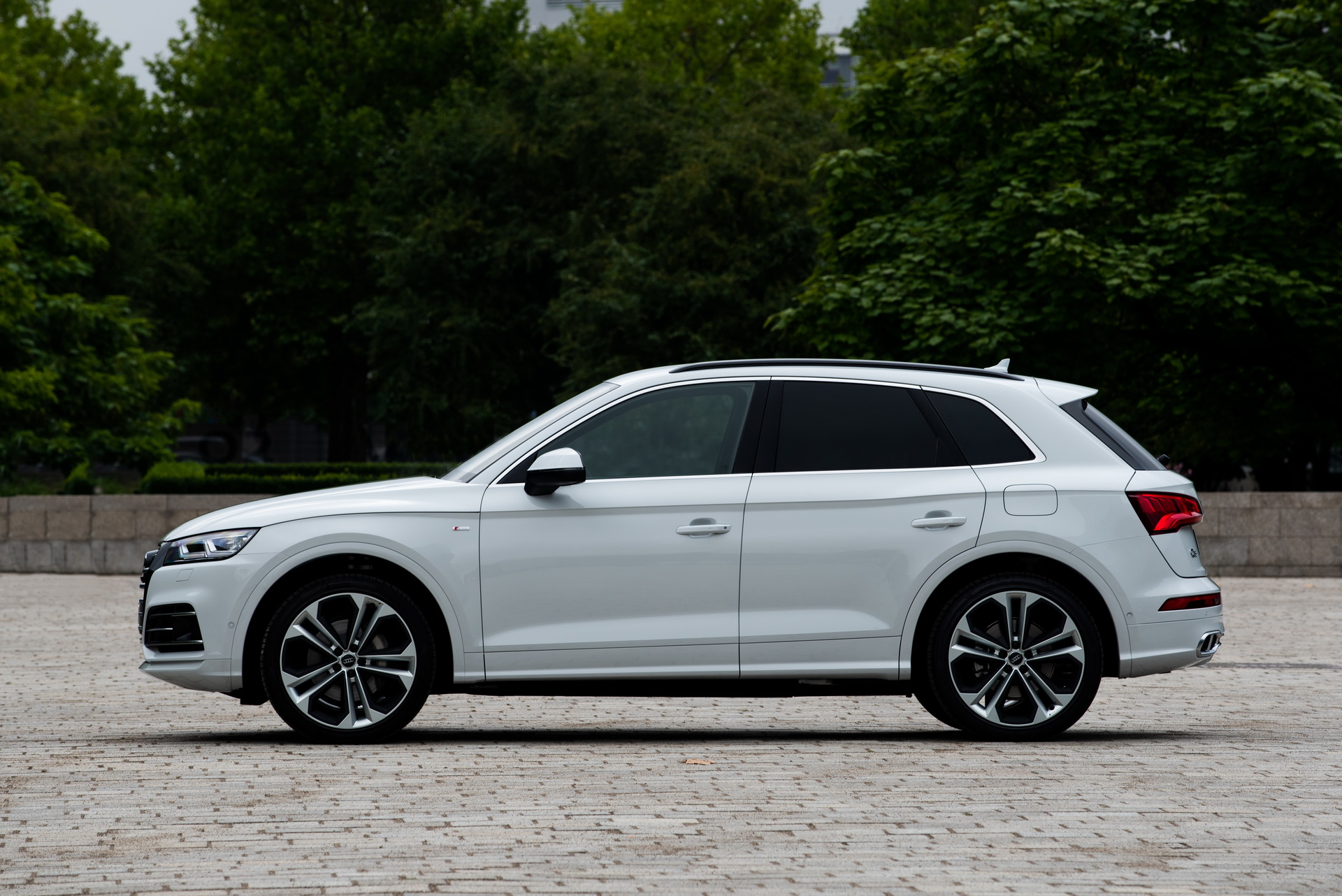 Plug-in Hybrid 2020 Audi Q5 TFSI e Costs The Same As An SQ5 (Unless You Get Tax Credits)