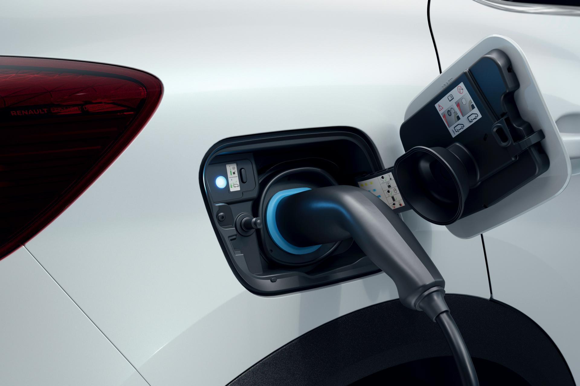 Renault Releases Captur Plug-In Hybrid And Clio Hybrid, PHEV Has 50 Km EV Range