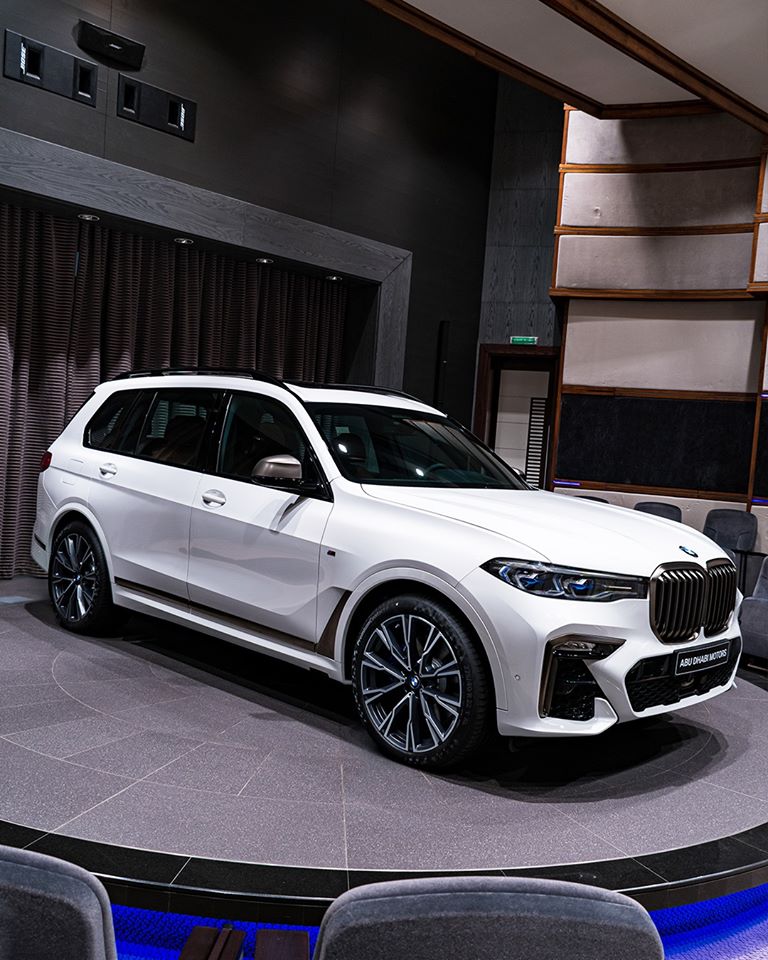 Alpine White BMW X7 M50i Showcased With Tartufo Interior