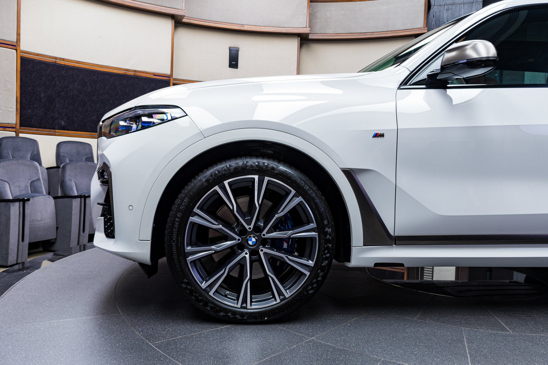Alpine White BMW X7 M50i Showcased With Tartufo Interior