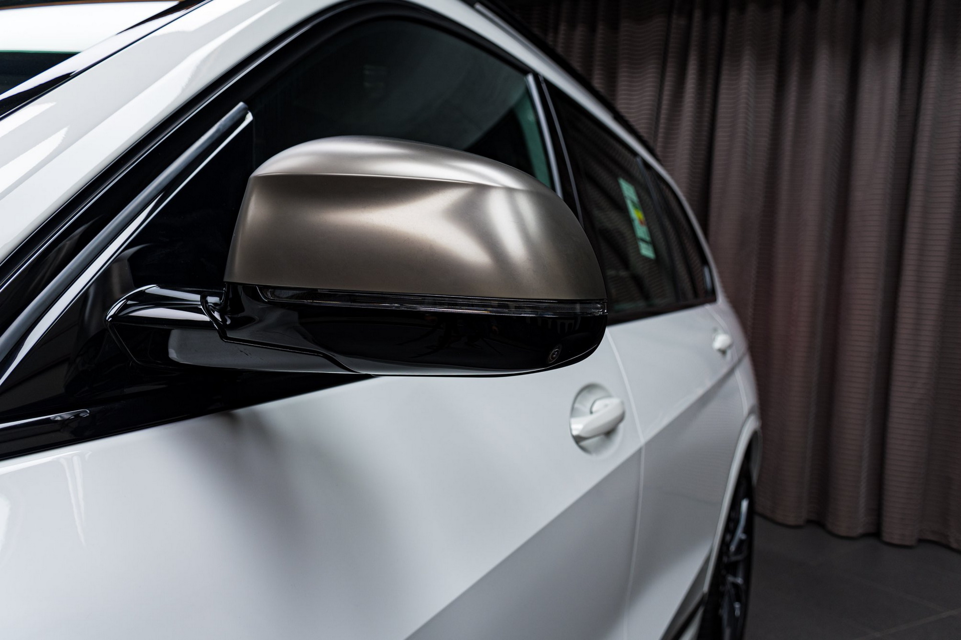 Alpine White BMW X7 M50i Showcased With Tartufo Interior