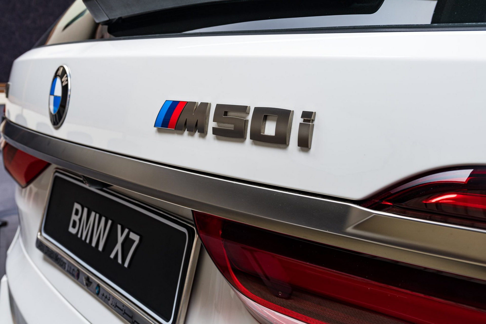 Alpine White BMW X7 M50i Showcased With Tartufo Interior