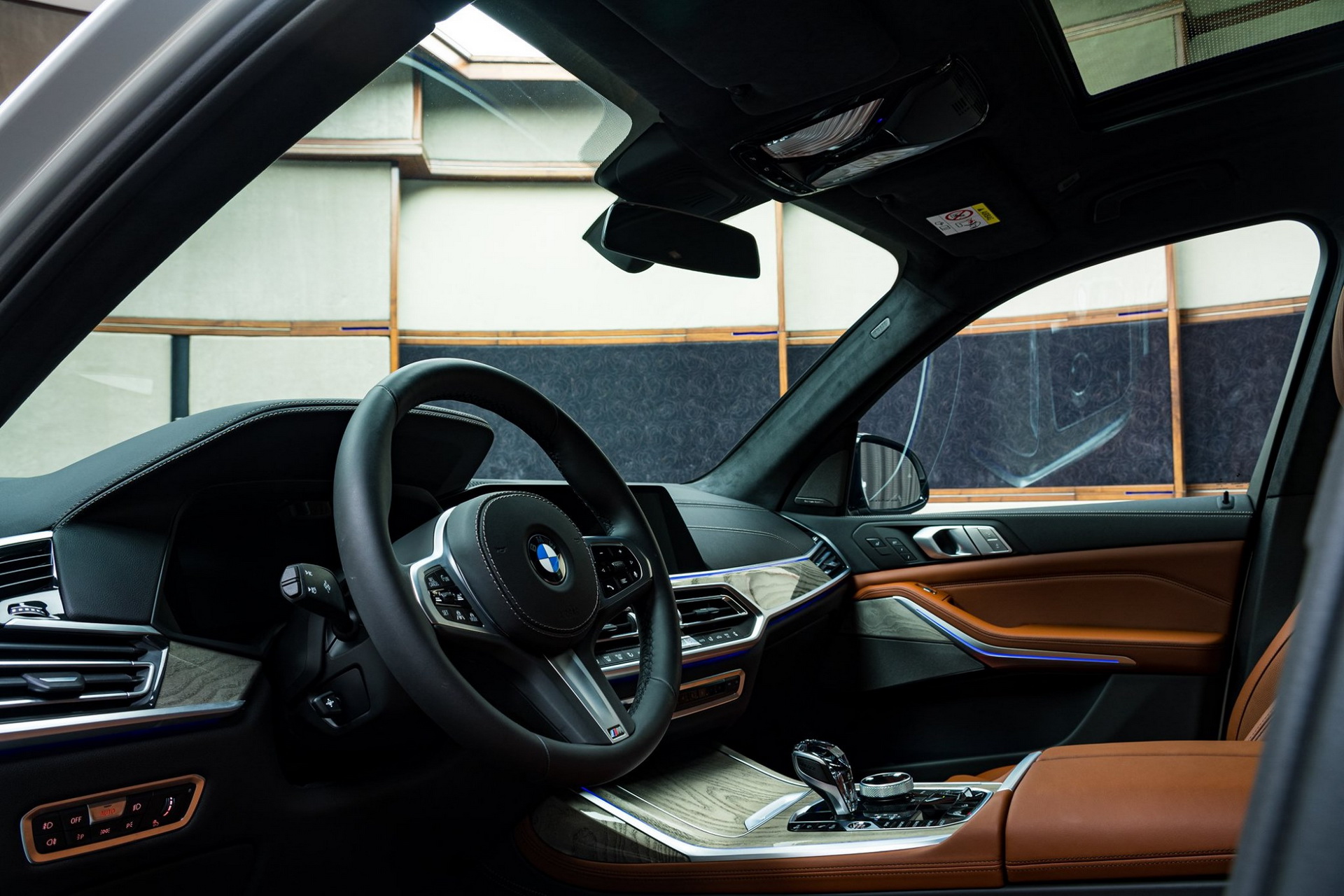 Alpine White BMW X7 M50i Showcased With Tartufo Interior