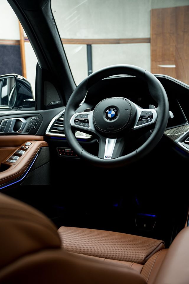 Alpine White BMW X7 M50i Showcased With Tartufo Interior