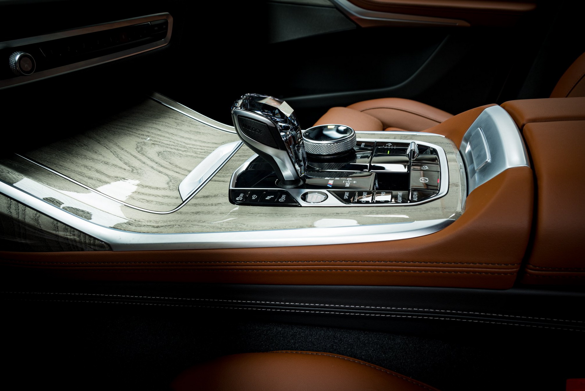 Alpine White BMW X7 M50i Showcased With Tartufo Interior