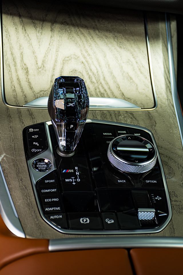 Alpine White BMW X7 M50i Showcased With Tartufo Interior