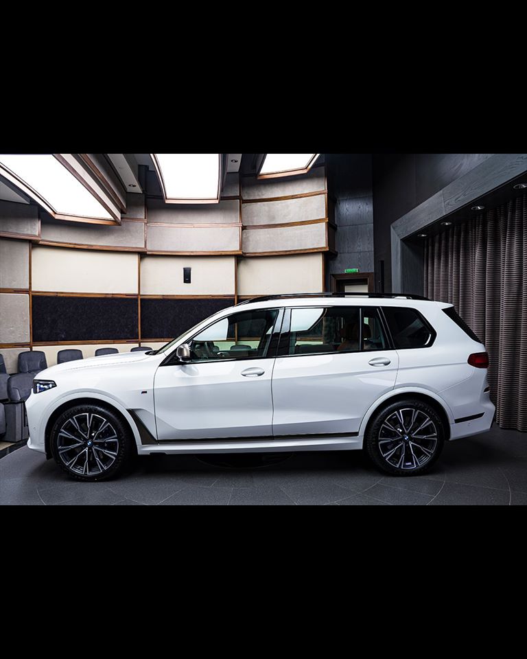 Alpine White BMW X7 M50i Showcased With Tartufo Interior