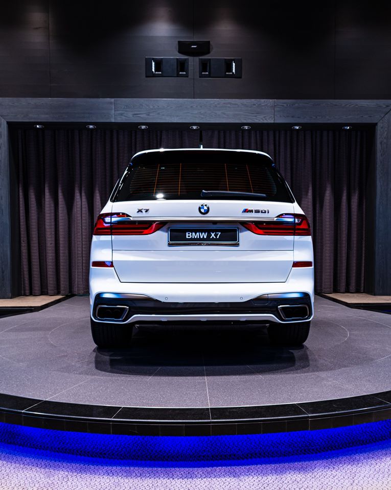 Alpine White BMW X7 M50i Showcased With Tartufo Interior