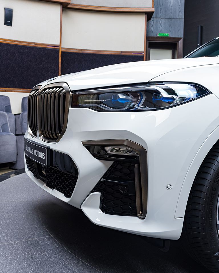 Alpine White BMW X7 M50i Showcased With Tartufo Interior