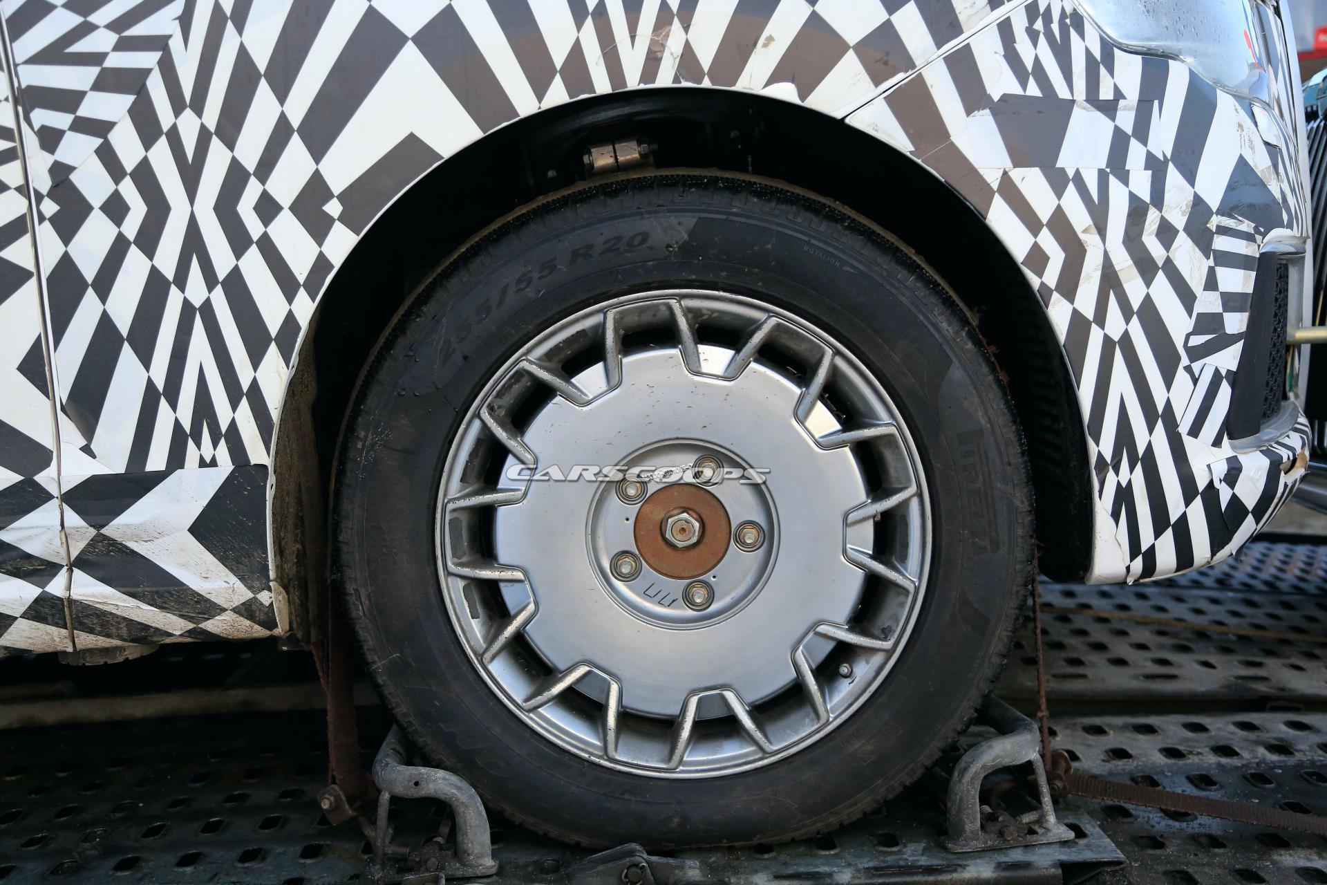 2022 Aurus Komendant, Russia’s Rolls-Royce Cullinan SUV Wannabe, Makes Dynamic Debut