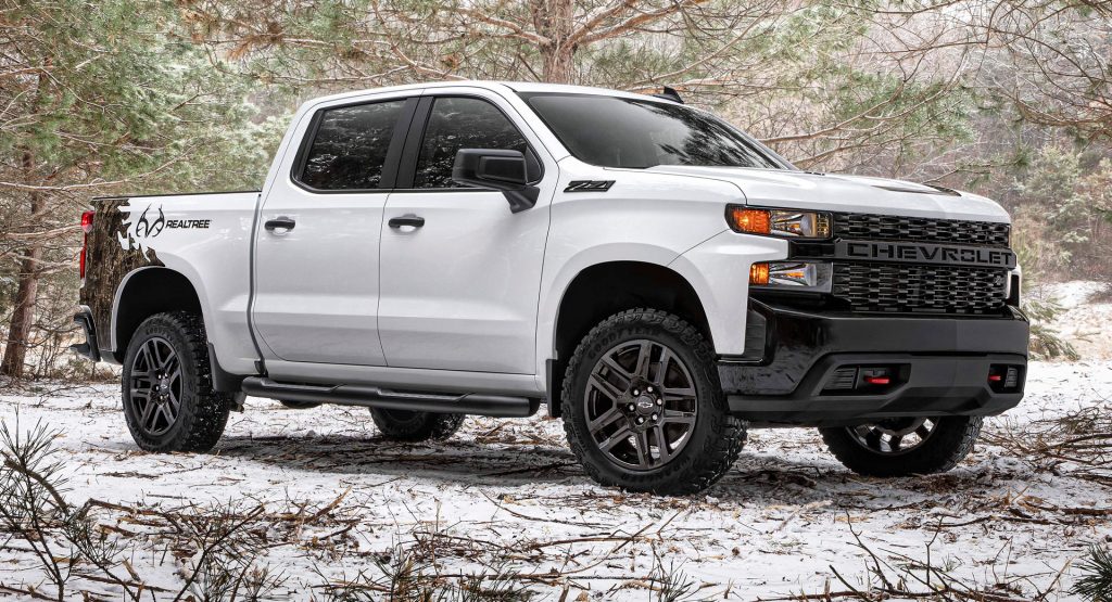  2021 Chevrolet Silverado Realtree Edition Thinks It Can Blend In With The Woods