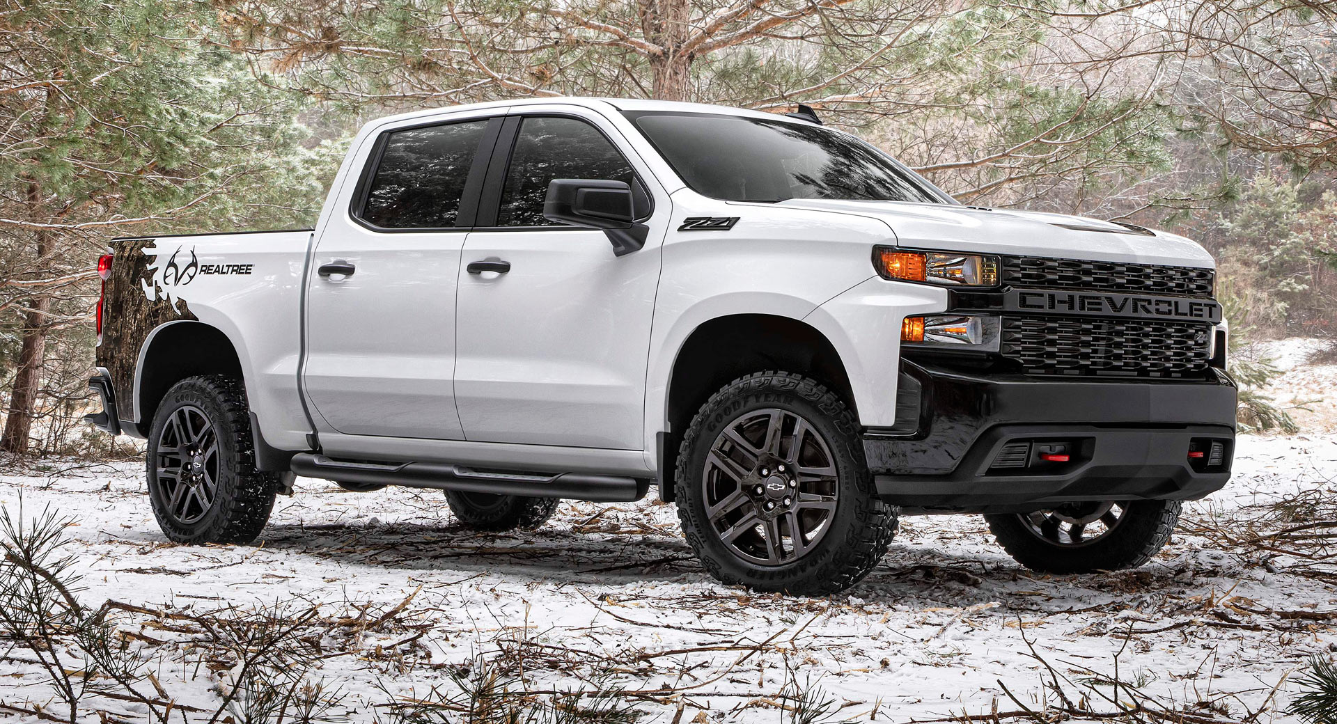 2021 Chevrolet Silverado Realtree Edition Thinks It Can Blend In With