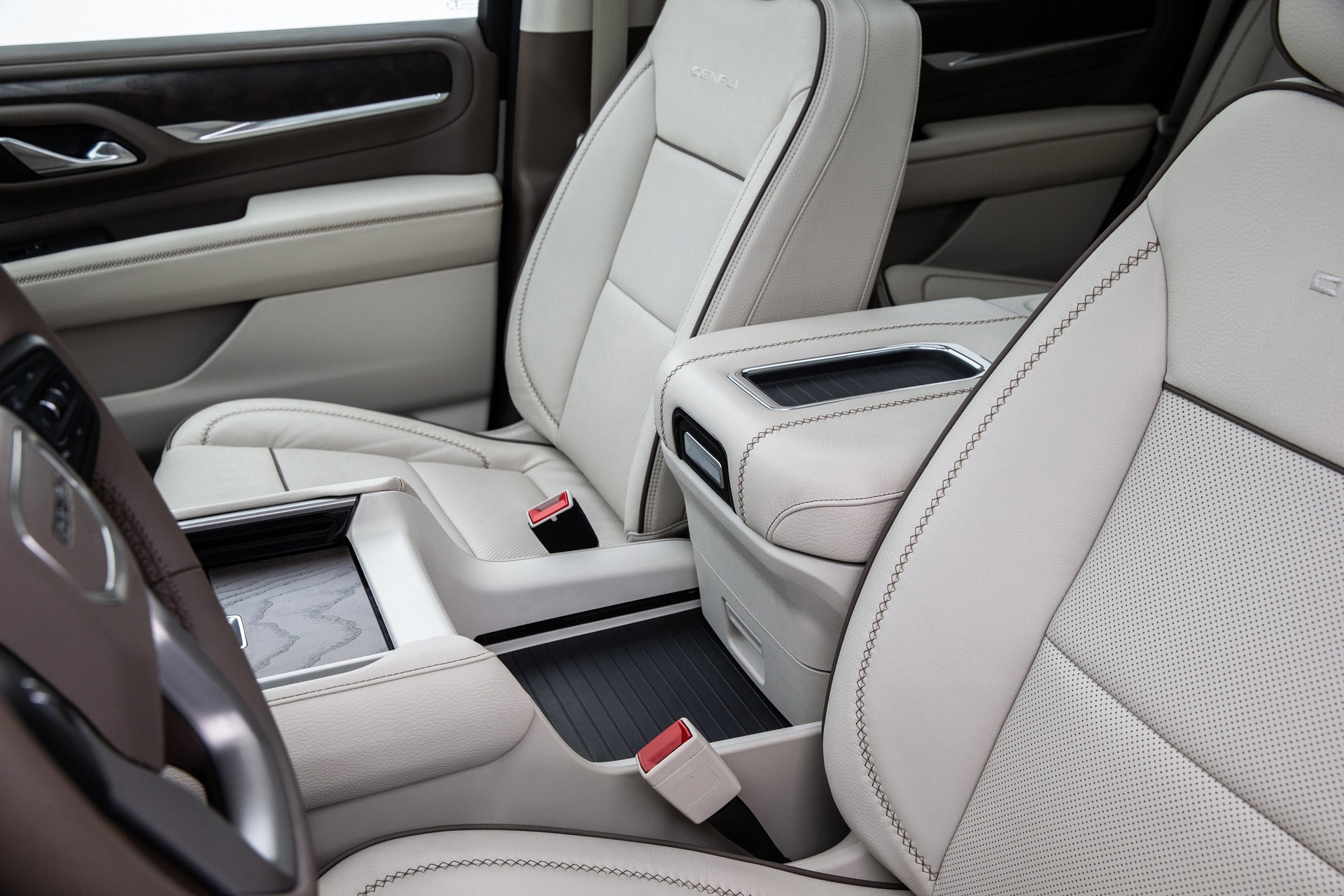 2021 GMC Yukon Is All-New From The Ground Up, Gains Rugged AT4 Variant