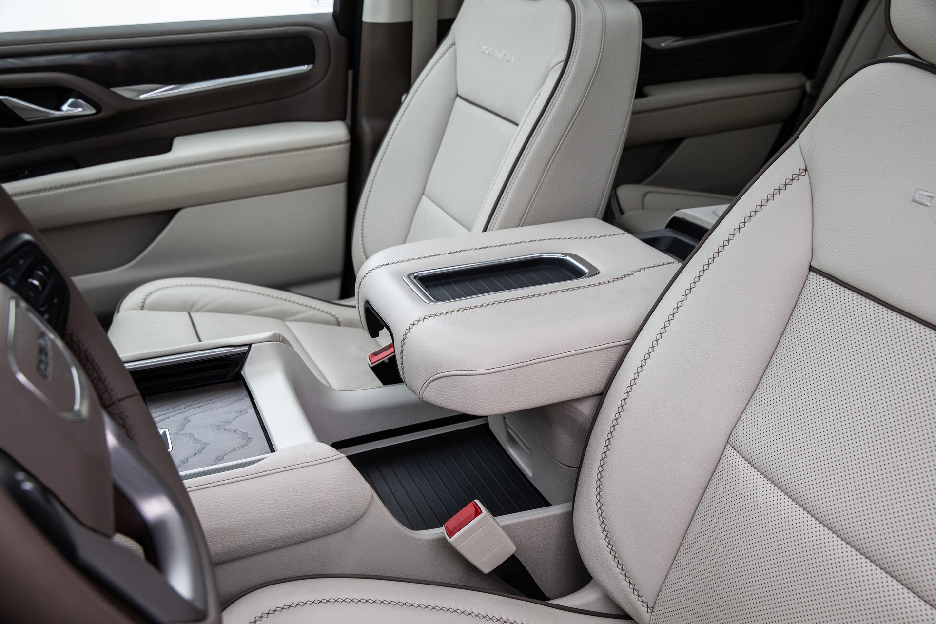 2021 GMC Yukon Is All-New From The Ground Up, Gains Rugged AT4 Variant