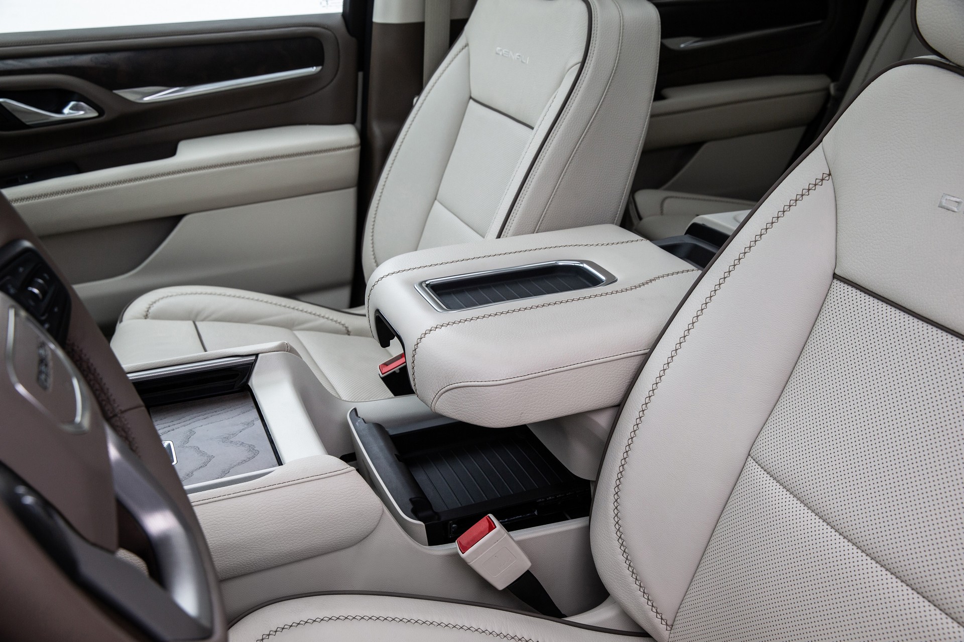 2021 GMC Yukon Is All-New From The Ground Up, Gains Rugged AT4 Variant