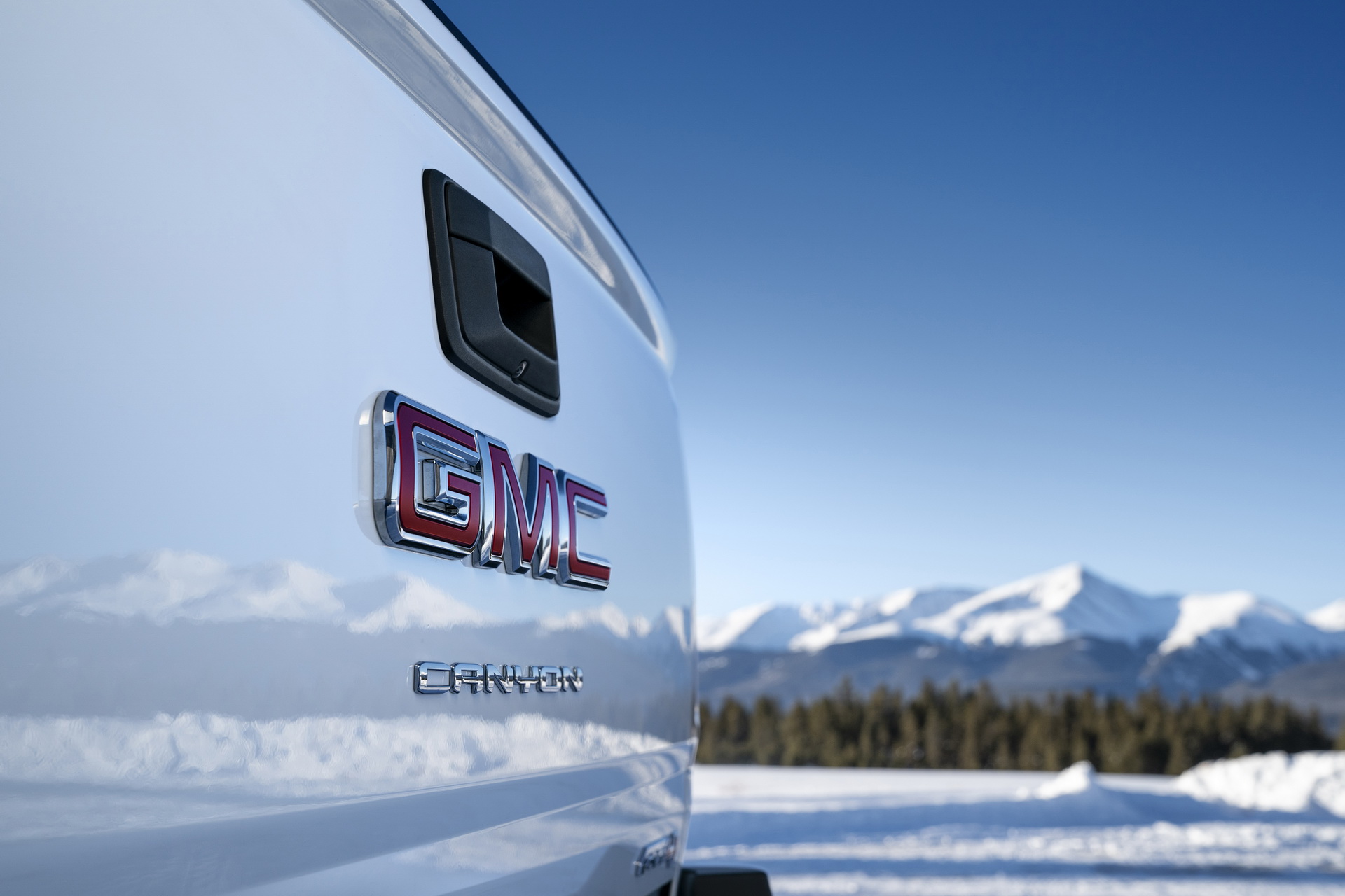 2021 GMC Canyon Brings Rugged AT4 Spec, Revamped Denali