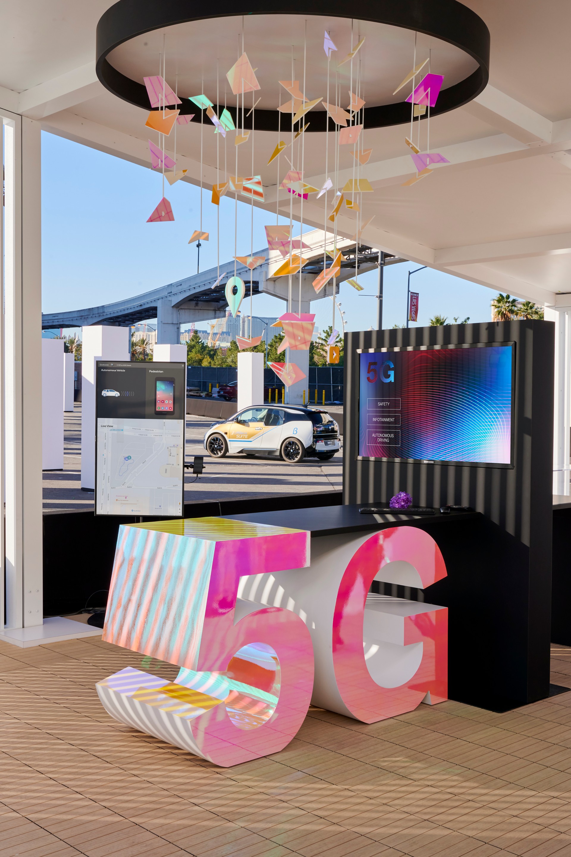 BMW Unveils i Interaction EASE Concept, Hints At X7-Based Mercedes-Maybach GLS Rival