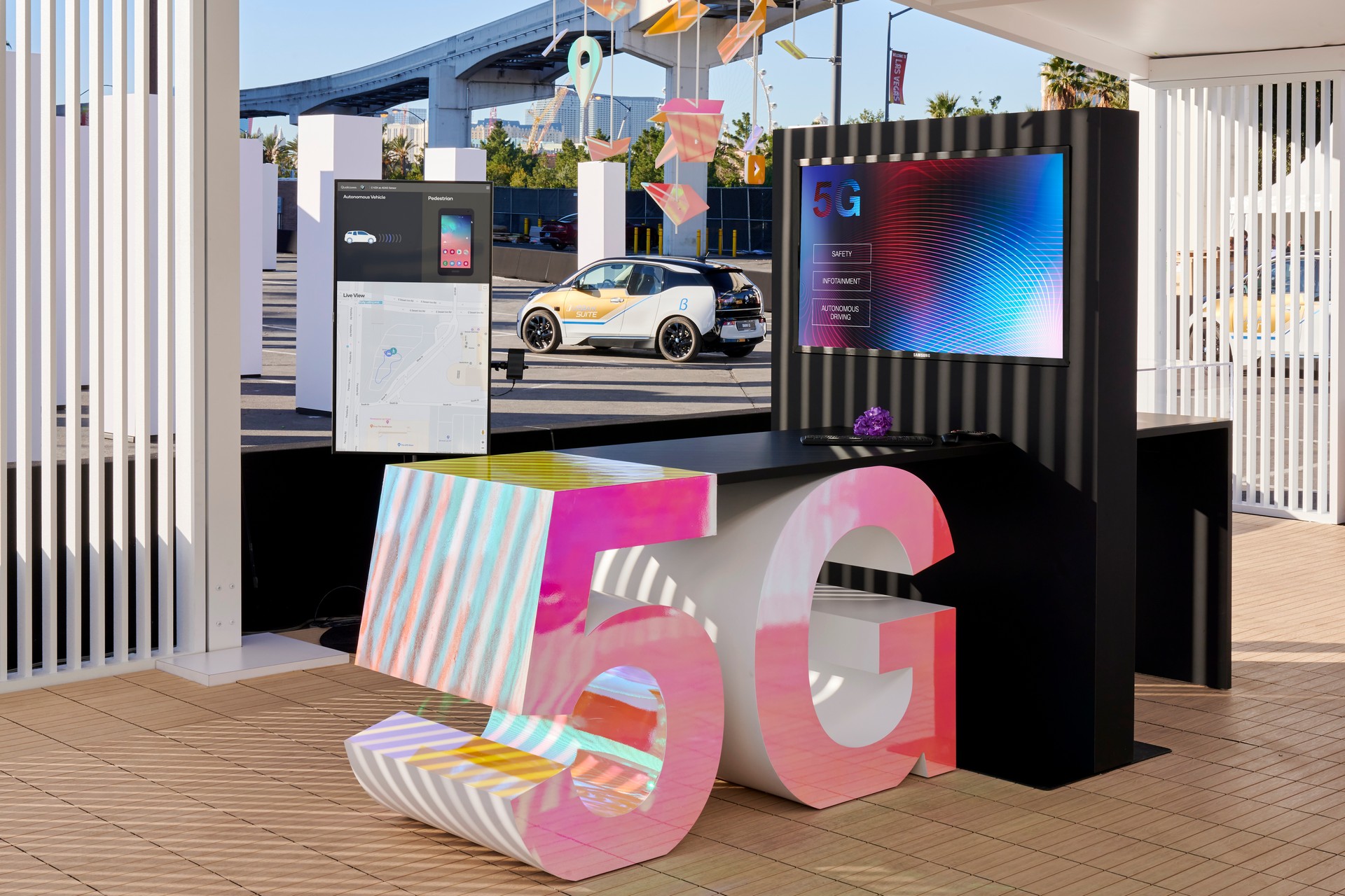 BMW Unveils i Interaction EASE Concept, Hints At X7-Based Mercedes-Maybach GLS Rival