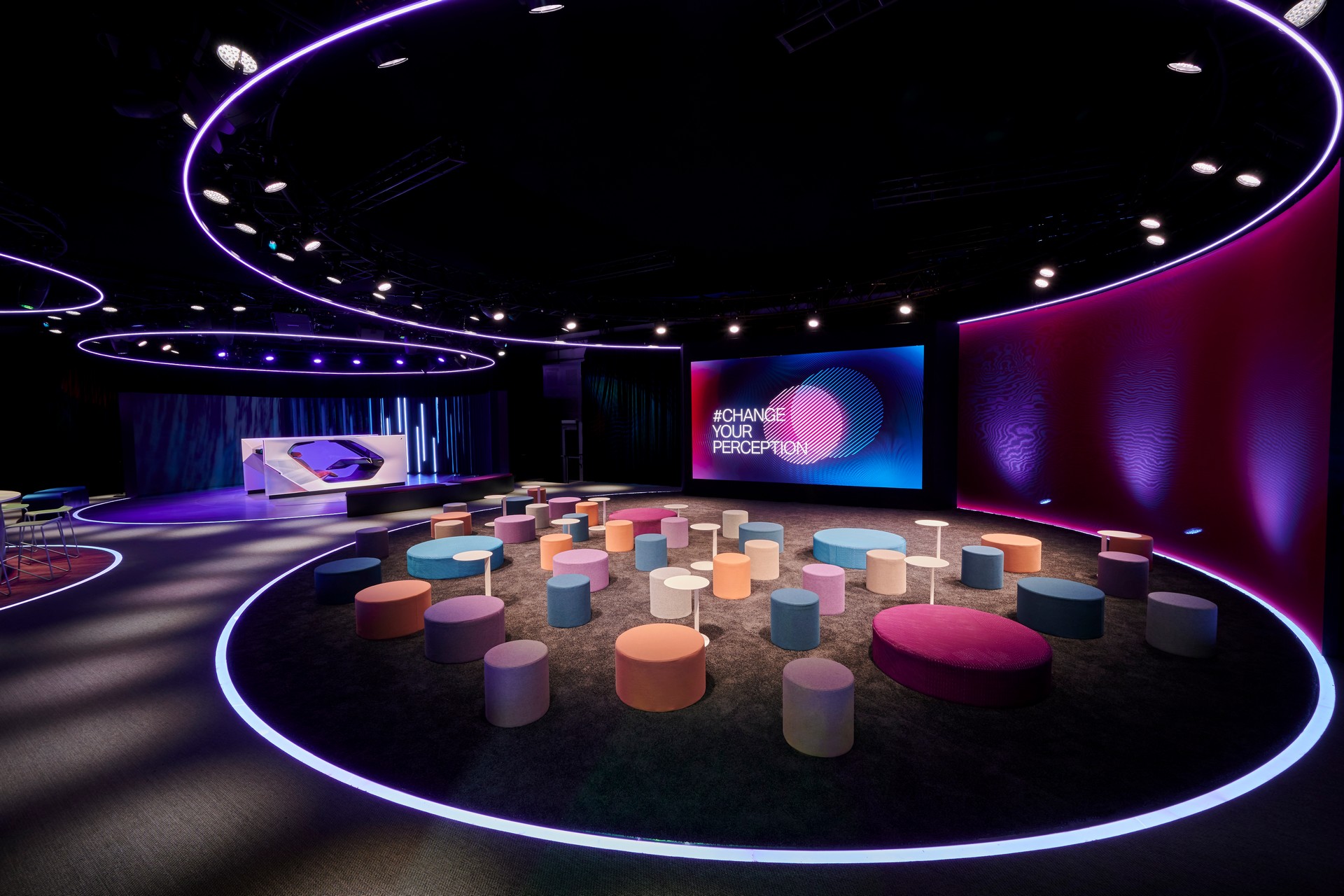 BMW Unveils i Interaction EASE Concept, Hints At X7-Based Mercedes-Maybach GLS Rival