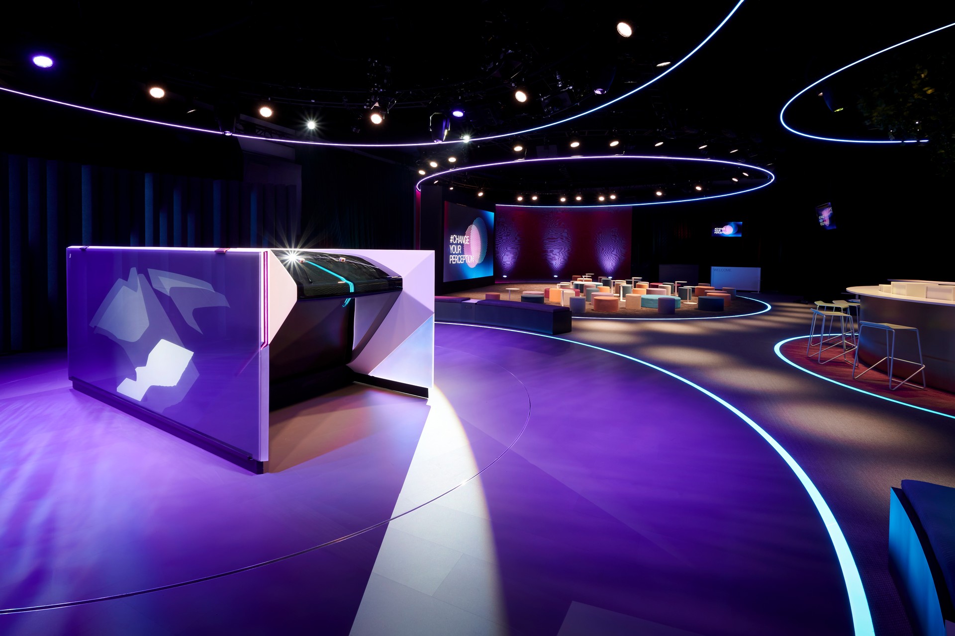 BMW Unveils i Interaction EASE Concept, Hints At X7-Based Mercedes-Maybach GLS Rival