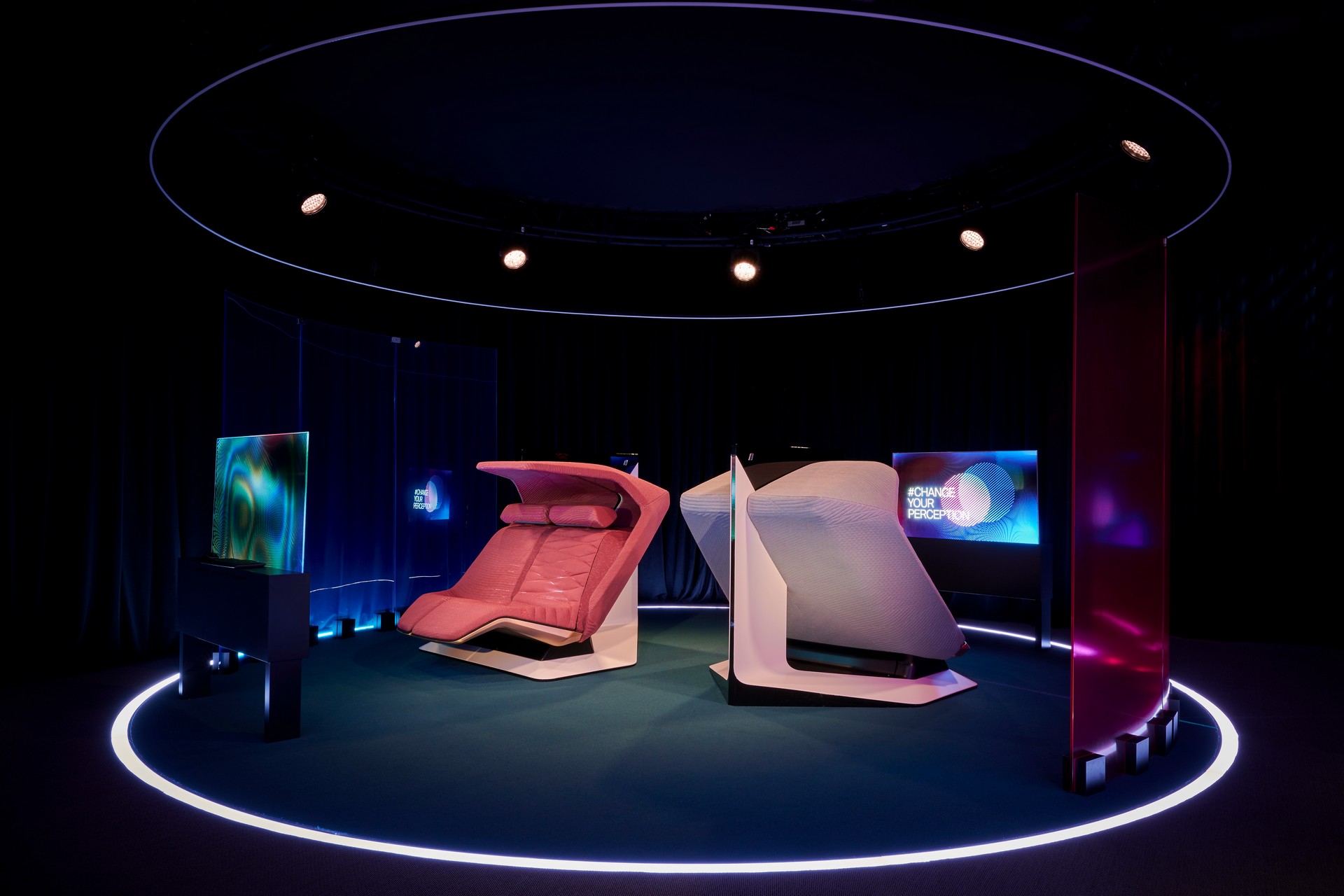 BMW Unveils i Interaction EASE Concept, Hints At X7-Based Mercedes-Maybach GLS Rival