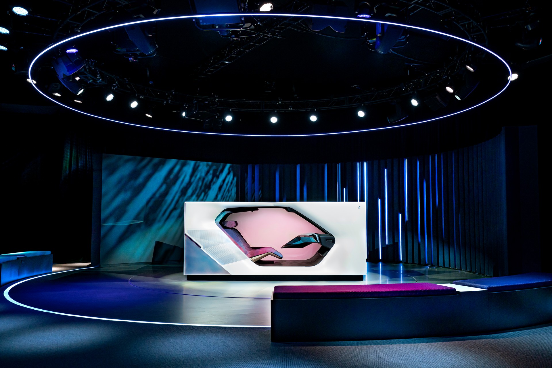 BMW Unveils i Interaction EASE Concept, Hints At X7-Based Mercedes-Maybach GLS Rival