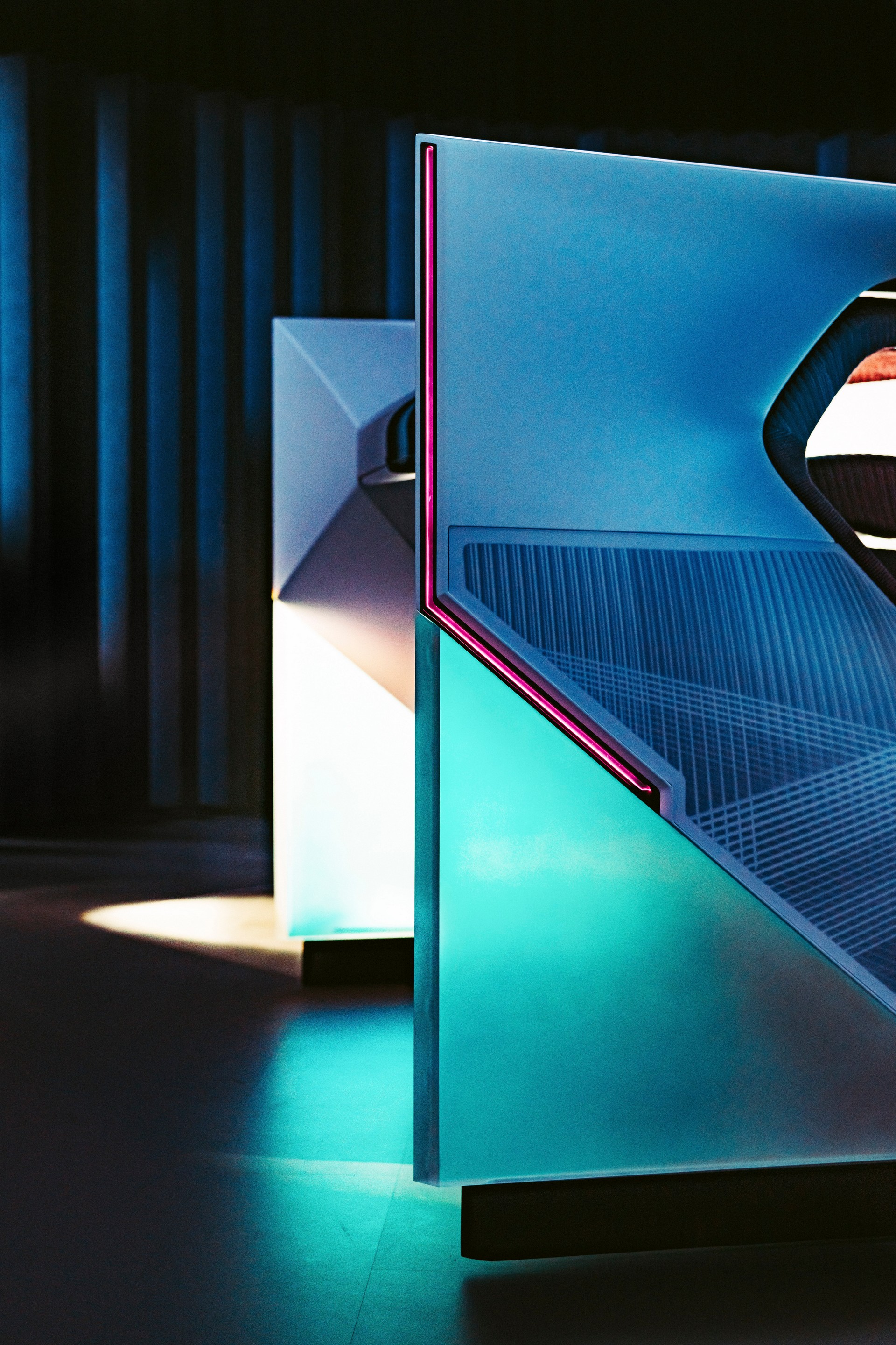 BMW Unveils i Interaction EASE Concept, Hints At X7-Based Mercedes-Maybach GLS Rival