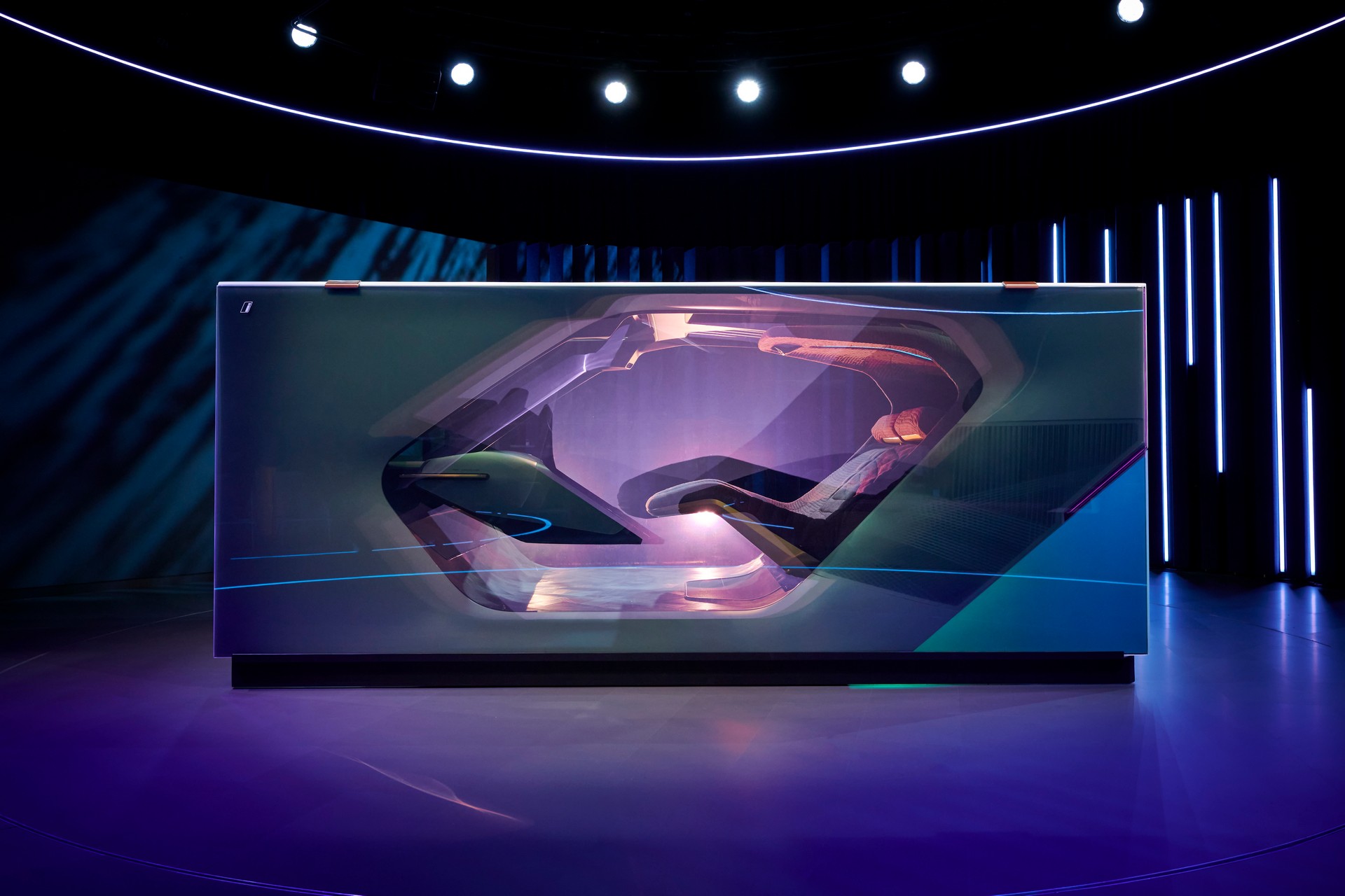 BMW Unveils i Interaction EASE Concept, Hints At X7-Based Mercedes-Maybach GLS Rival