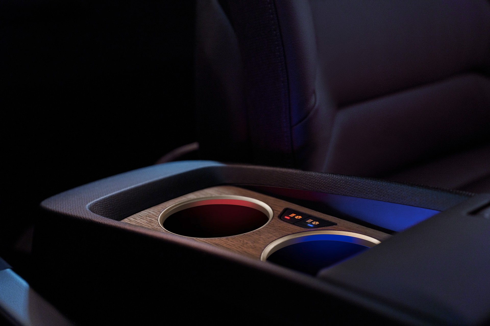 BMW Unveils i Interaction EASE Concept, Hints At X7-Based Mercedes-Maybach GLS Rival