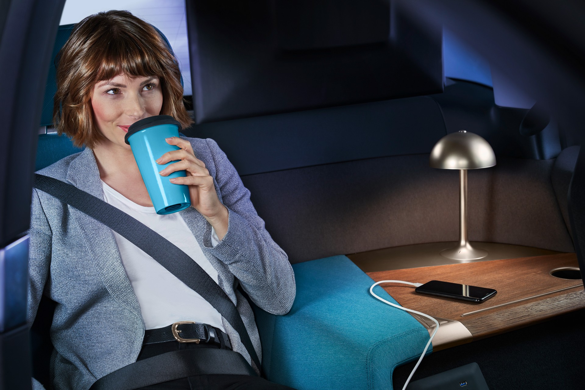 BMW Unveils i Interaction EASE Concept, Hints At X7-Based Mercedes-Maybach GLS Rival