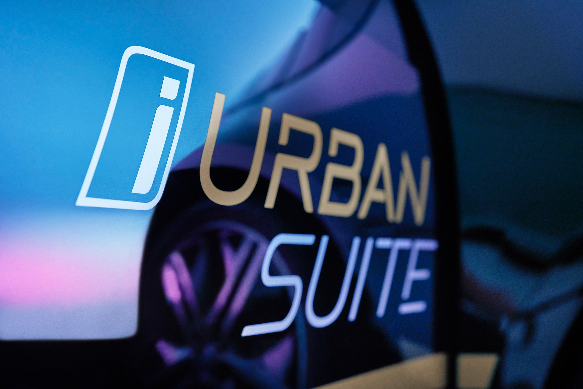 BMW Unveils i Interaction EASE Concept, Hints At X7-Based Mercedes-Maybach GLS Rival