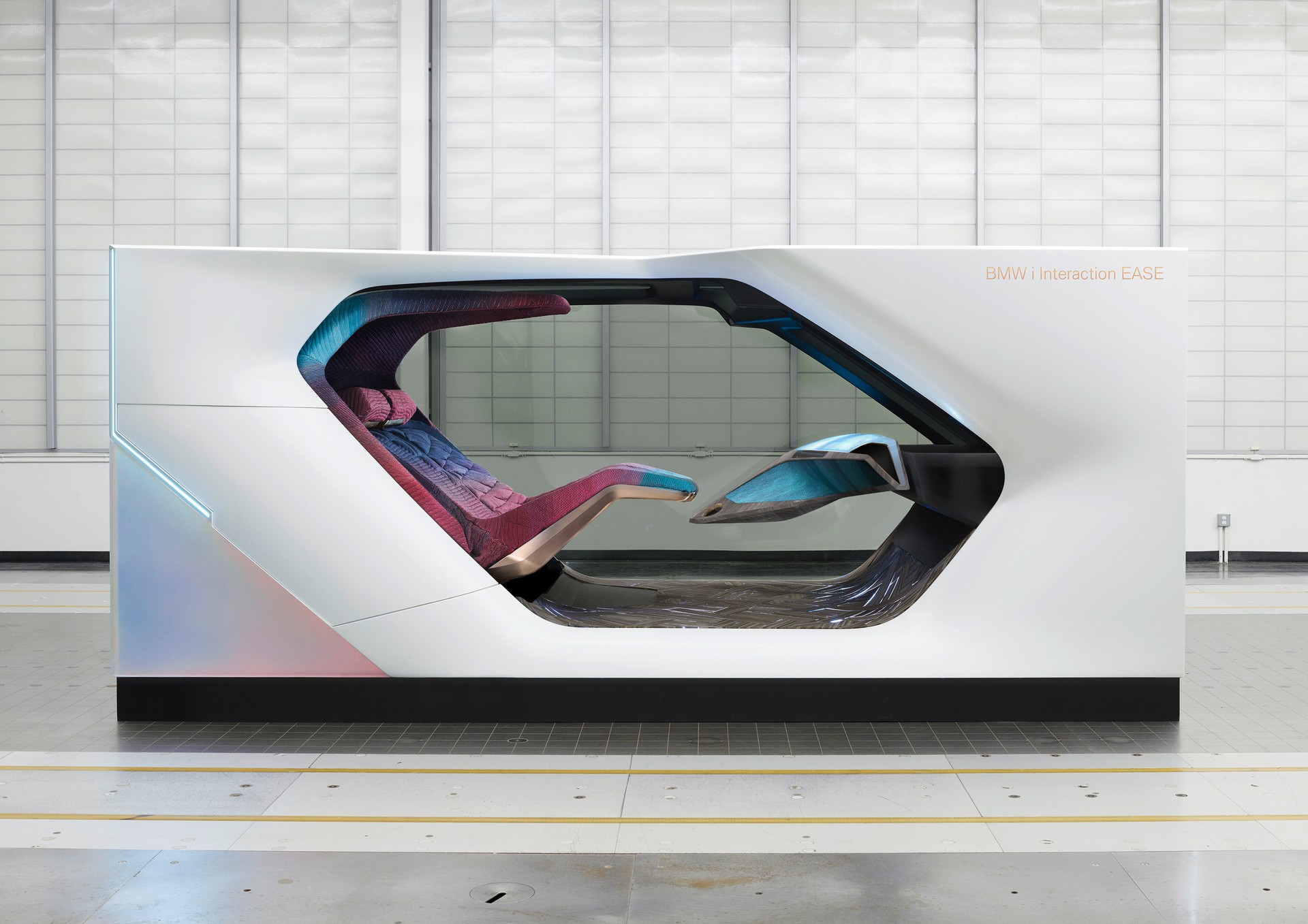 BMW Unveils i Interaction EASE Concept, Hints At X7-Based Mercedes-Maybach GLS Rival