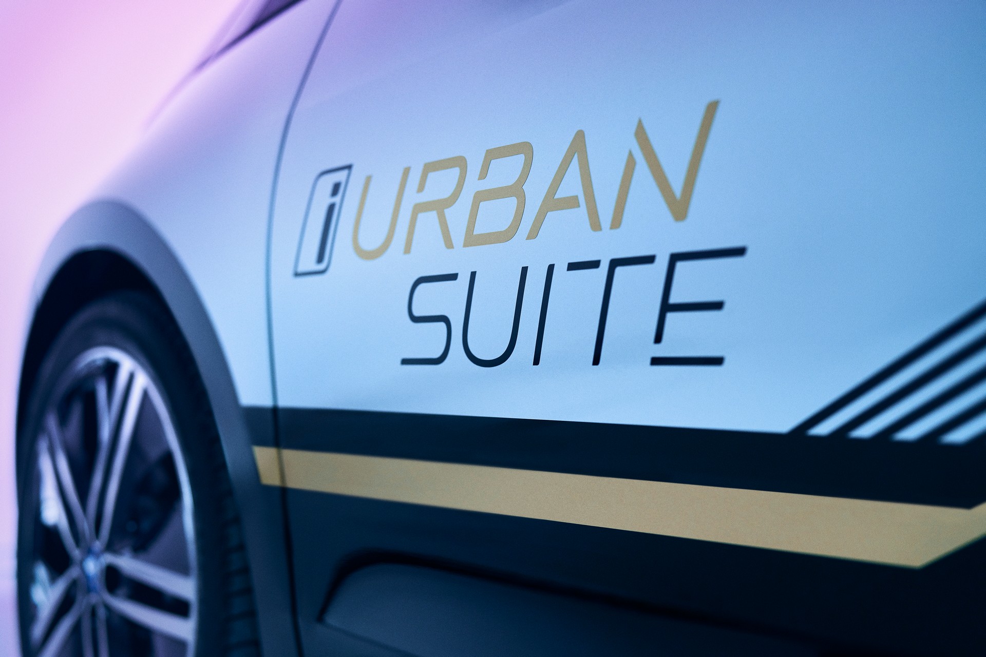 BMW Unveils i Interaction EASE Concept, Hints At X7-Based Mercedes-Maybach GLS Rival