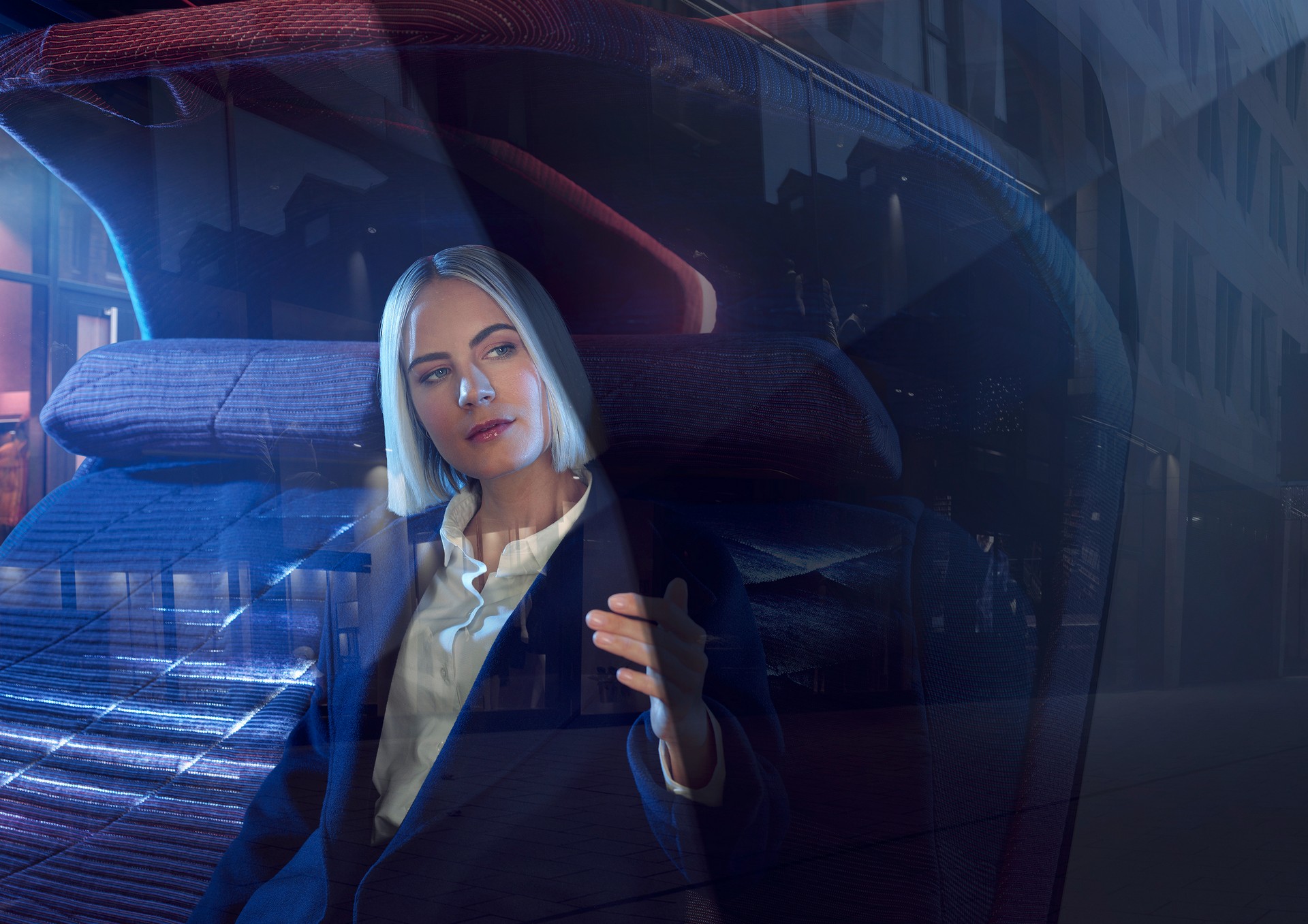 BMW Unveils i Interaction EASE Concept, Hints At X7-Based Mercedes-Maybach GLS Rival