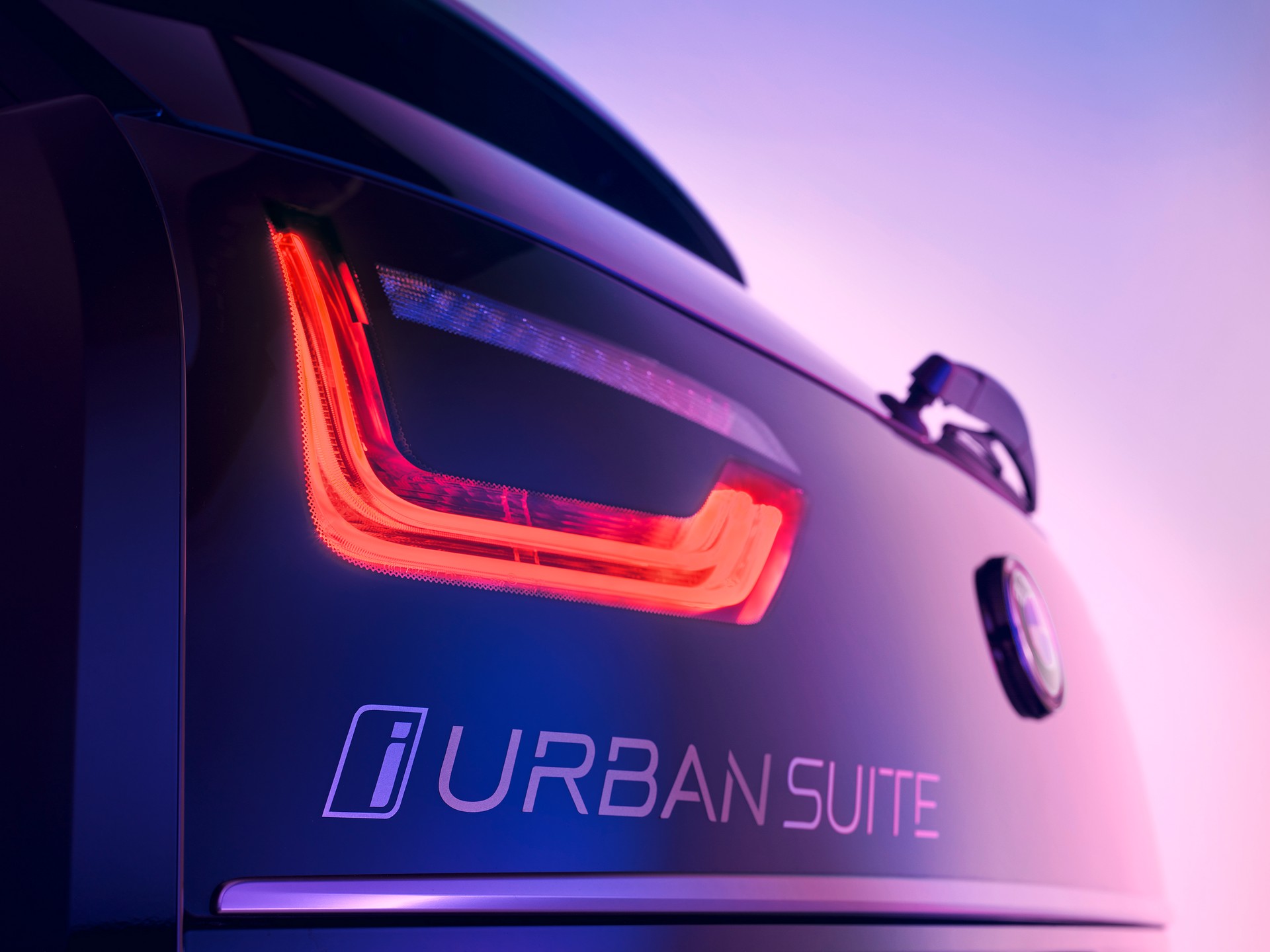 BMW Unveils i Interaction EASE Concept, Hints At X7-Based Mercedes-Maybach GLS Rival