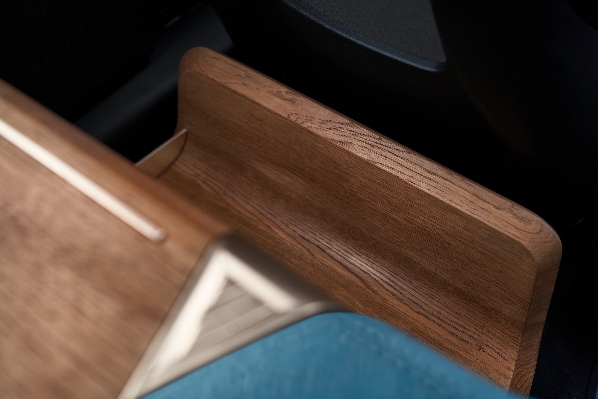 BMW Unveils i Interaction EASE Concept, Hints At X7-Based Mercedes-Maybach GLS Rival