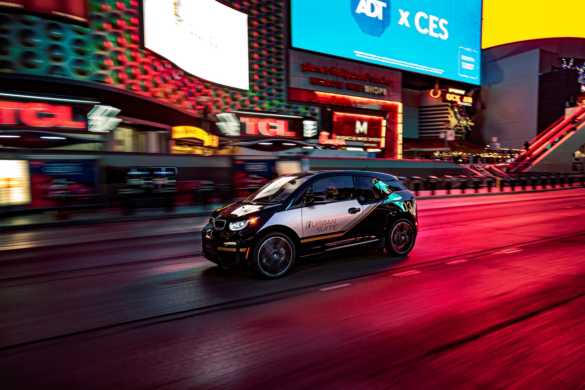 BMW Unveils i Interaction EASE Concept, Hints At X7-Based Mercedes-Maybach GLS Rival