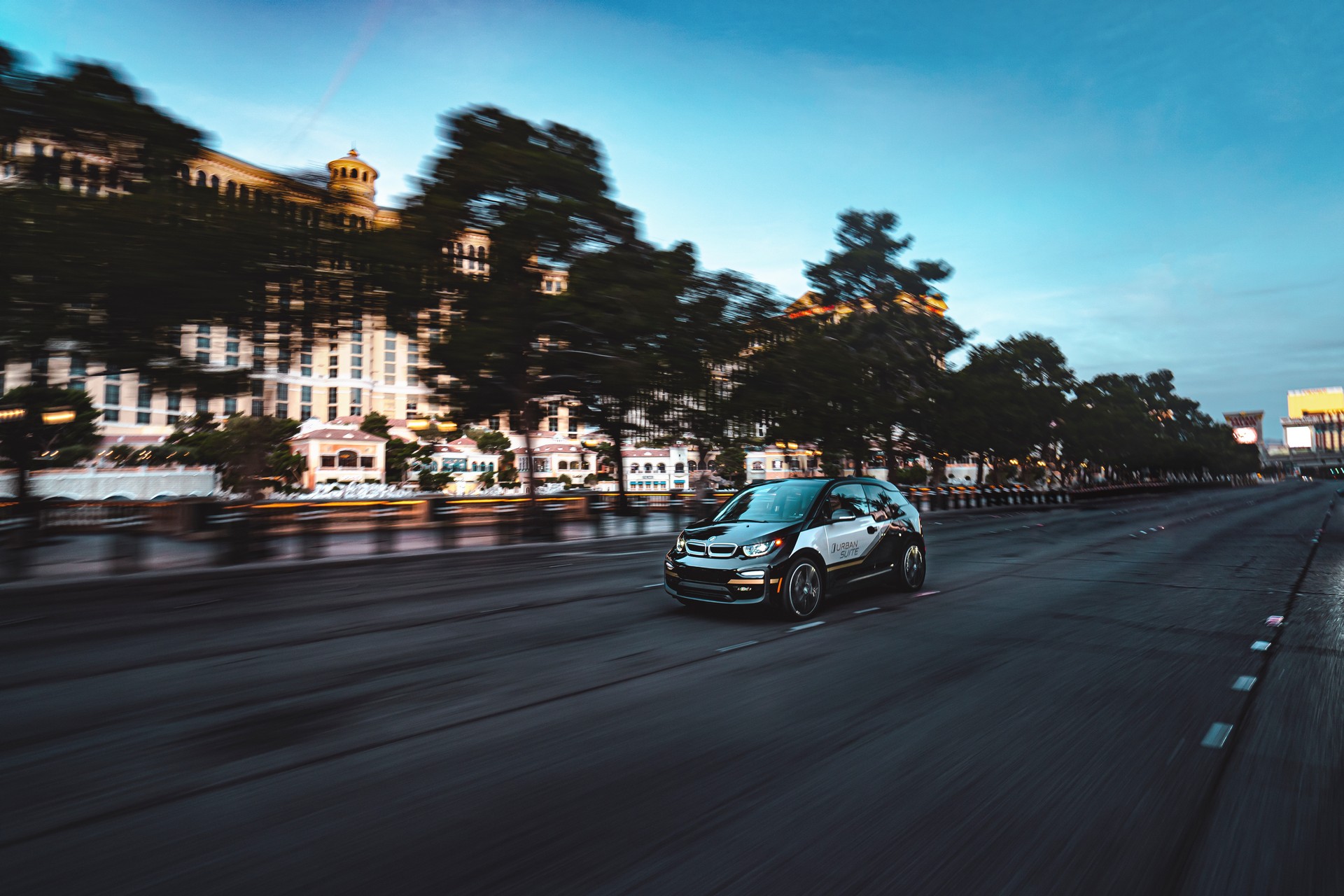 BMW Unveils i Interaction EASE Concept, Hints At X7-Based Mercedes-Maybach GLS Rival