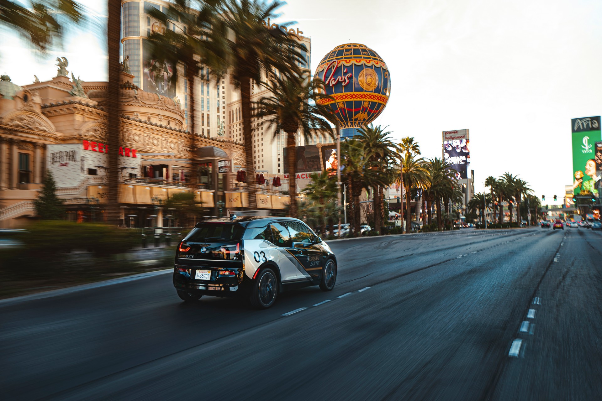 BMW Unveils i Interaction EASE Concept, Hints At X7-Based Mercedes-Maybach GLS Rival