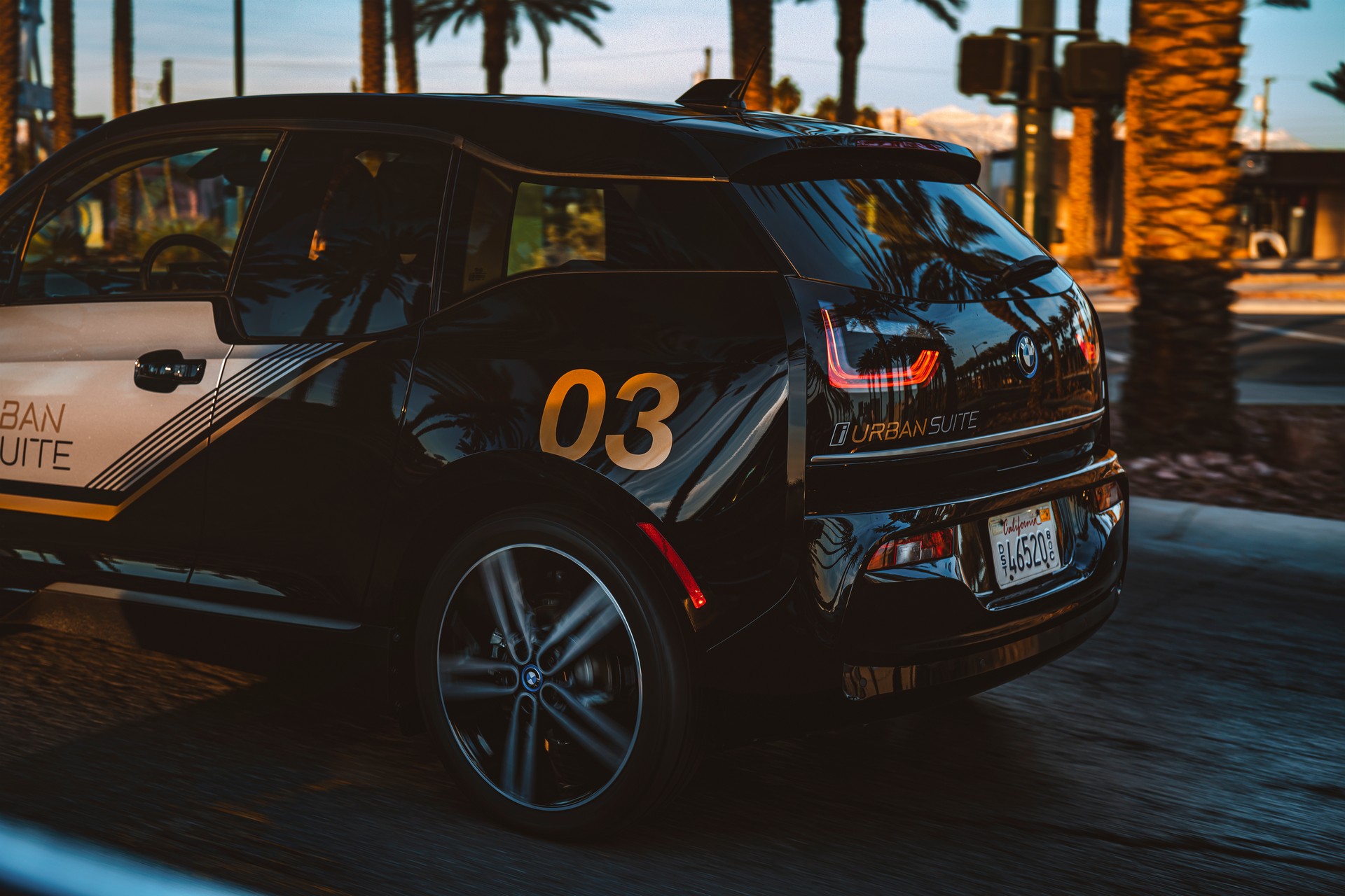 BMW Unveils i Interaction EASE Concept, Hints At X7-Based Mercedes-Maybach GLS Rival