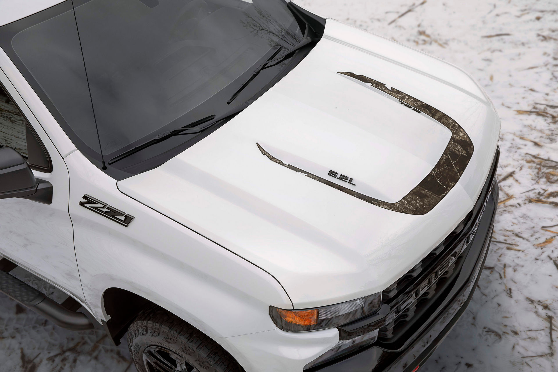 2021 Chevrolet Silverado Realtree Edition Thinks It Can Blend In With The Woods