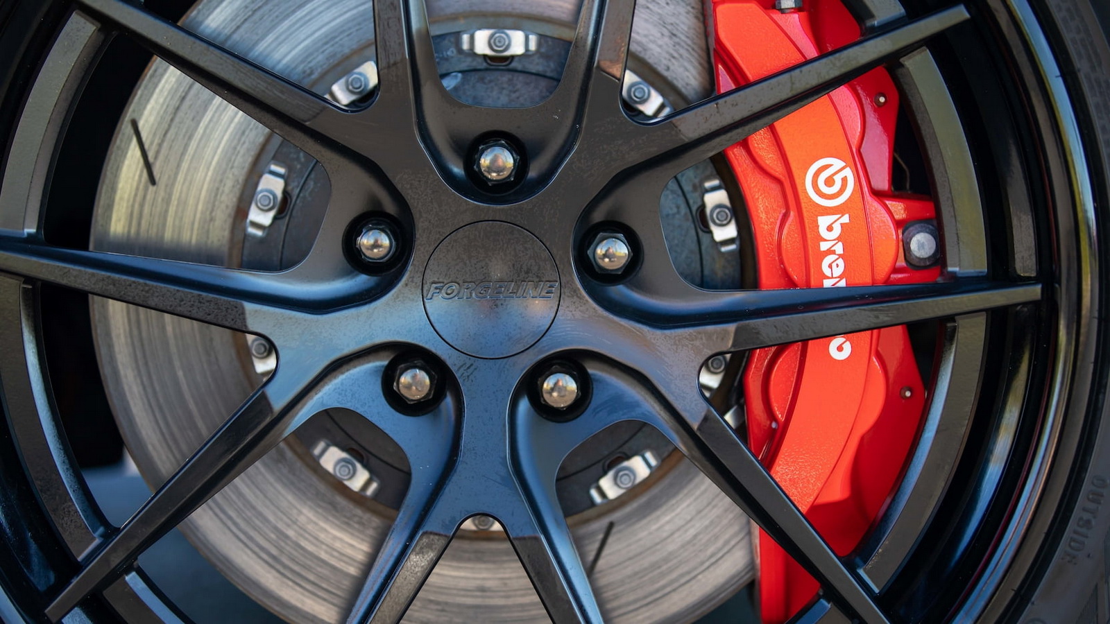 2019 Dodge Challenger Hellcat Wears Carbon 1969 Charger Body Like A Glove