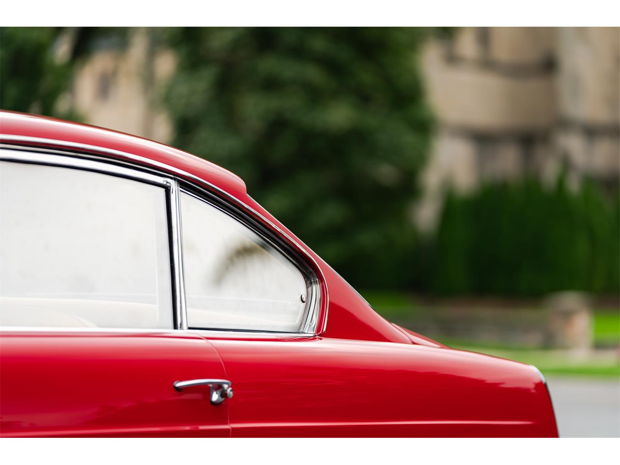 Ferrari 250 GTE 2+2 Series II Is A Good Investment For The Millionaires Out There