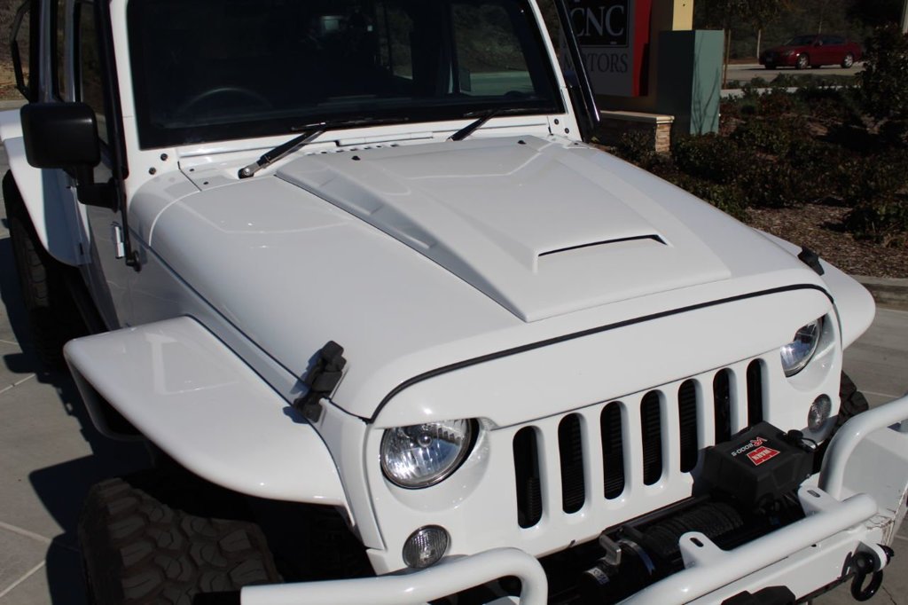 This Six-Wheeled Jeep Wrangler Is All About Show, But It’ll Still Cost You $150,000
