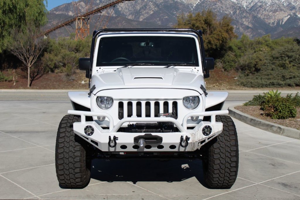 This Six-Wheeled Jeep Wrangler Is All About Show, But It’ll Still Cost You $150,000